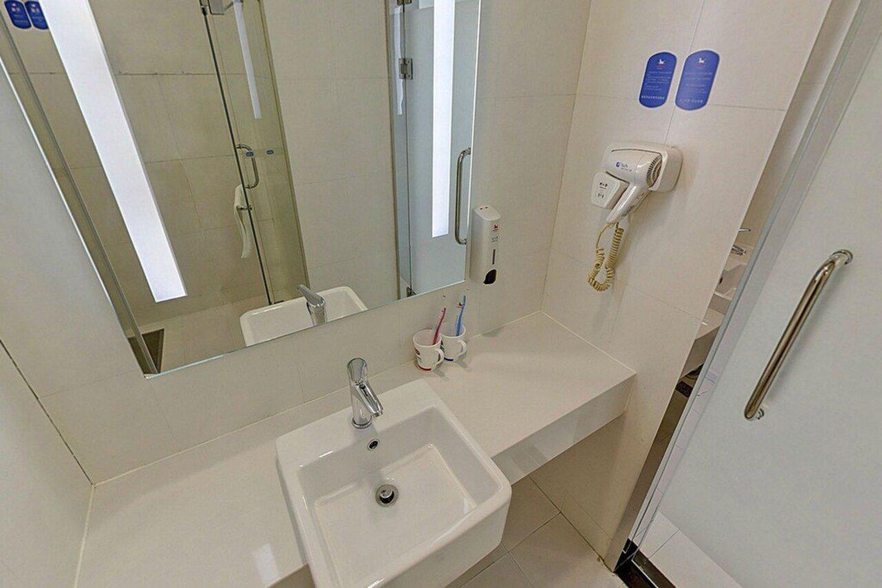 Hanting Hotel Shanghai Xujiahui Екстериор снимка